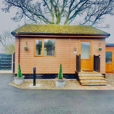 Cherry Cabin With Hot Tub Йорк Экстерьер фото