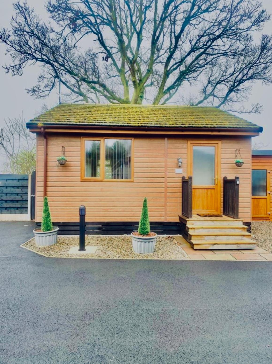 Cherry Cabin With Hot Tub Йорк Экстерьер фото